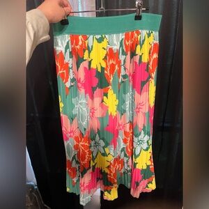 Metro Wear Floral Pleated Skirt